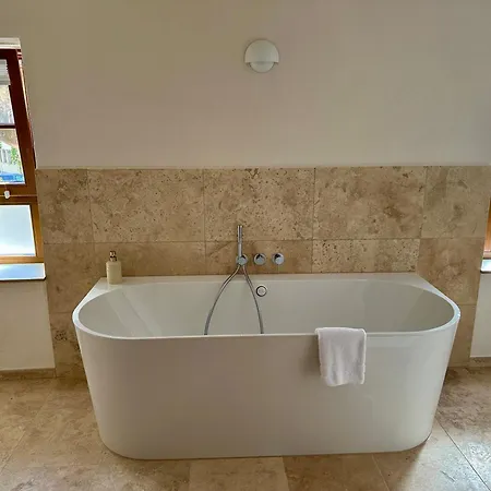 Neue Neunzehn - Stadthaus, 2dz, 2baeder, Kamin * Freinsheim