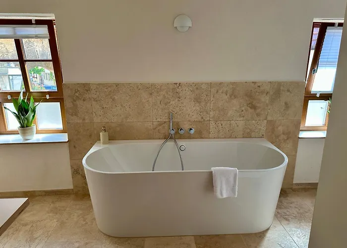 Neue Neunzehn - Stadthaus, 2dz, 2baeder, Kamin * Freinsheim